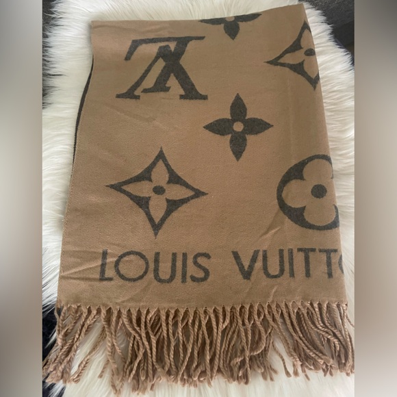 LOUIS VUITTON Reversible Cashmere Scarf - Picture 4 of 10